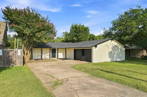 2736 N Saint Augustine Dr, Dallas, TX 75227