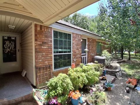 Exterior - 3600 Fox Ridge Rd, Lorena, TX 76655 photo 3 of 9