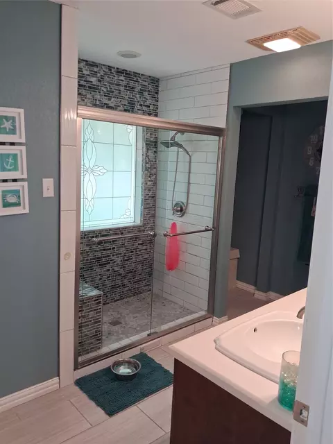 Bath - 3600 Fox Ridge Rd, Lorena, TX 76655 photo 1 of 4