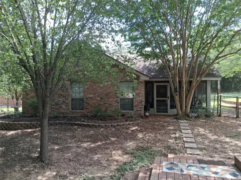 Exterior - 3600 Fox Ridge Rd, Lorena, TX 76655 photo 7 of 9
