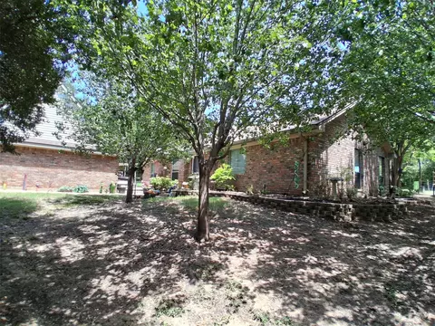 Exterior - 3600 Fox Ridge Rd, Lorena, TX 76655 photo 2 of 9