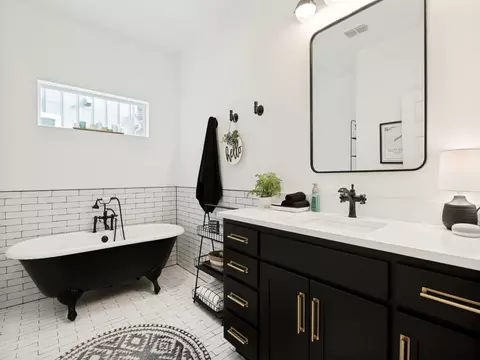 Bath - 972 Meadow Bend Loop S, Grapevine, TX 76051 photo 6 of 6