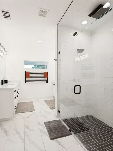 Bath - 972 Meadow Bend Loop S, Grapevine, TX 76051 photo 3 of 6