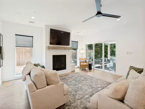 Living - 972 Meadow Bend Loop S, Grapevine, TX 76051 photo 2 of 6