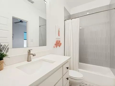 Bath - 972 Meadow Bend Loop S, Grapevine, TX 76051 photo 4 of 6