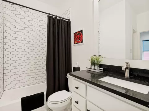 Bath - 972 Meadow Bend Loop S, Grapevine, TX 76051 photo 5 of 6