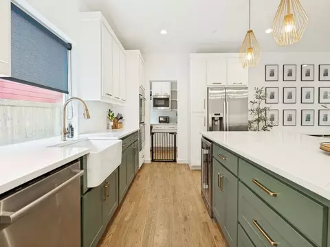 Kitchen - 972 Meadow Bend Loop S, Grapevine, TX 76051 photo 3 of 6