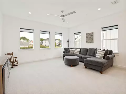 Living - 972 Meadow Bend Loop S, Grapevine, TX 76051 photo 4 of 6