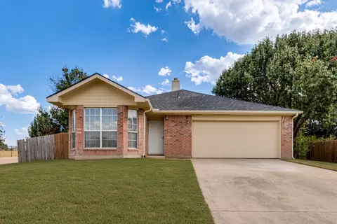 3155 Ponds Edge Trl, Grand Prairie, TX 75052