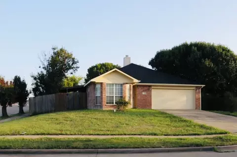 3155 Ponds Edge Trl, Grand Prairie, TX 75052