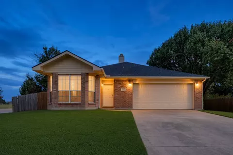 3155 Ponds Edge Trl, Grand Prairie, TX 75052