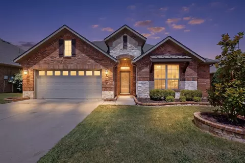 9215 Moon River Ct, Arlington, TX 76002