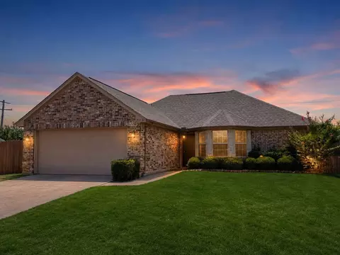 729 Countryside Dr, Aubrey, TX 76227