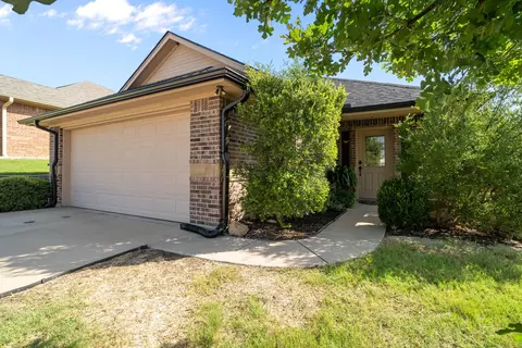 1261 Newcastle Dr, Weatherford, TX 76086