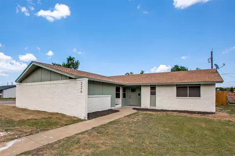 226 N Forest Crest Dr, Garland, TX 75042