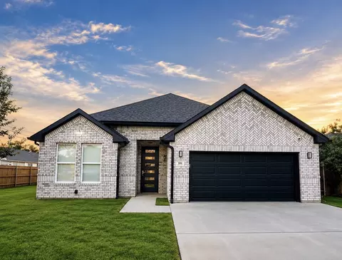 900 Marcellus Ct, Arlington, TX 76011