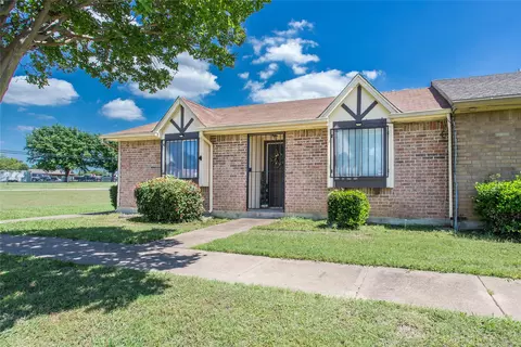 33 E Townhouse Ln #30, Grand Prairie, TX 75052