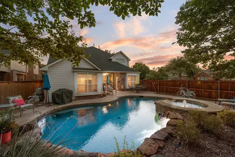 1660 Meadows Ave, Lantana, TX 76226