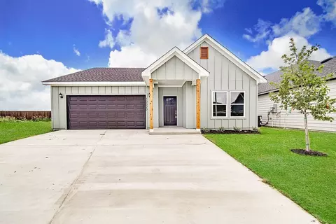 10520 Ruffin Dr, Fort Worth, TX 76131