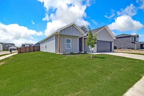 213 Marble Creek Dr, Fort Worth, TX 76131