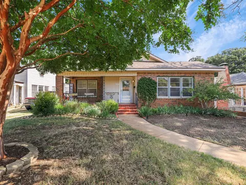 1119 W Walker St, Denison, TX 75020
