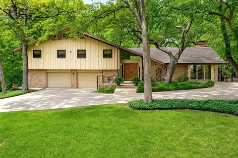 711 Monssen Pkwy, Dallas, TX 75224