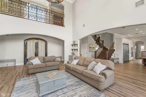 Living - 274 Cattail Trl, Benton, LA 71006 photo 2 of 3
