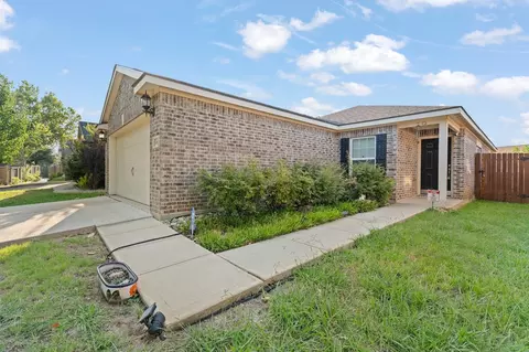 4801 Cedar Springs Dr, Fort Worth, TX 76179