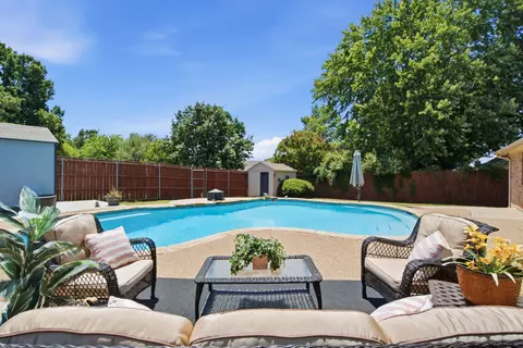 1703 Oakmeadow Dr, Decatur, TX 76234