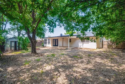 Exterior - 1907 Armstrong St, Cleburne, TX 76033 photo 2 of 2