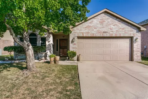 1065 Harriman Dr, Saginaw, TX 76131