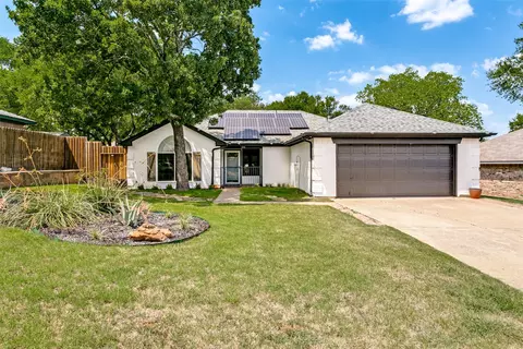 103 Hilltop Dr, Kennedale, TX 76060