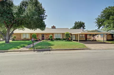 1706 Goodwin Dr, Mineral Wells, TX 76067