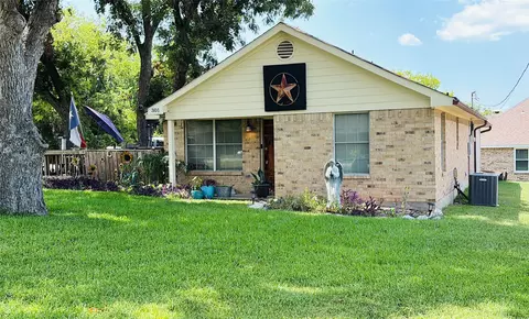 301 E Mimosa St, Crandall, TX 75114