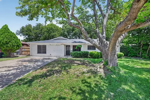 423 Mckown Dr, Mansfield, TX 76063