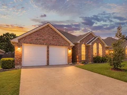 2109 Golden Arrow Dr, Flower Mound, TX 75028