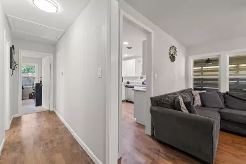 Entry Way - 809 Phillips St, Cleburne, TX 76033 photo 1 of 1