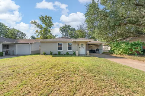 Exterior - 809 Phillips St, Cleburne, TX 76033 photo 2 of 8
