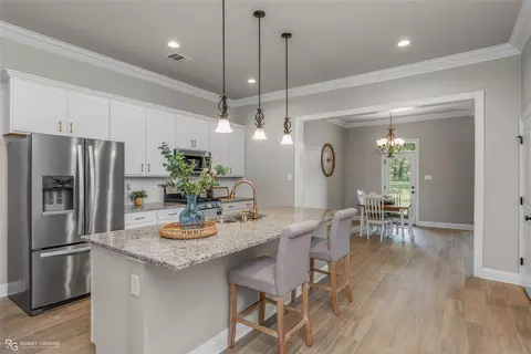 457 Mangrove Ln, Bossier City, LA 71111