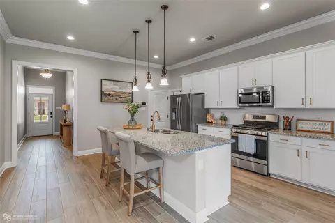 457 Mangrove Ln, Bossier City, LA 71111
