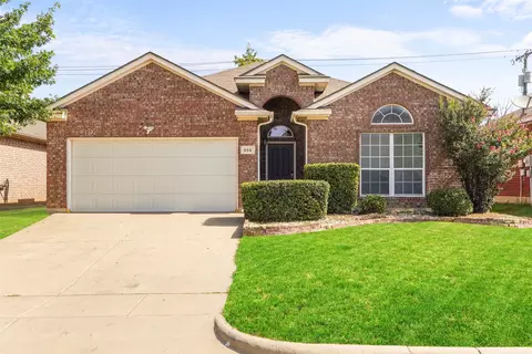 556 Caravan Dr, Fort Worth, TX 76131