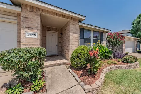 5425 Temecula Rd, Fort Worth, TX 76244
