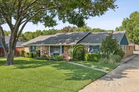 137 Southwood Dr, Lancaster, TX 75146