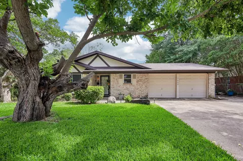 7452 Meadowcrest Dr, Fort Worth, TX 76112