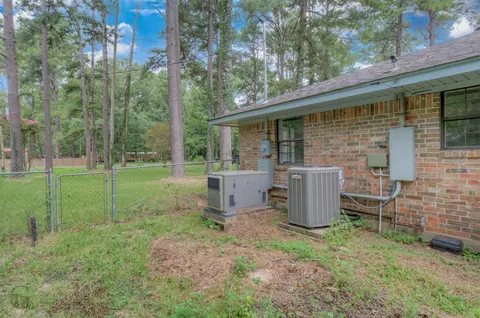 Exterior - 220 E Cloverleaf Dr, Haughton, LA 71037 photo 7 of 9