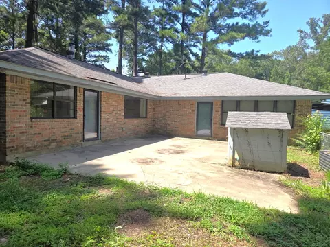 Exterior - 220 E Cloverleaf Dr, Haughton, LA 71037 photo 4 of 9