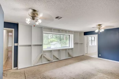 Living - 220 E Cloverleaf Dr, Haughton, LA 71037 photo 1 of 4