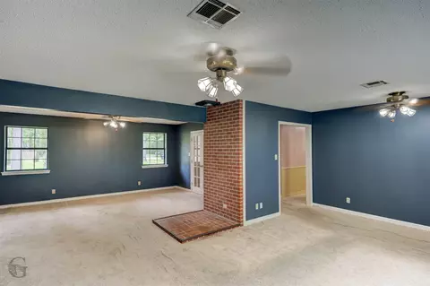 Living - 220 E Cloverleaf Dr, Haughton, LA 71037 photo 3 of 4