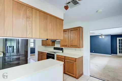 Kitchen - 220 E Cloverleaf Dr, Haughton, LA 71037 photo 2 of 4