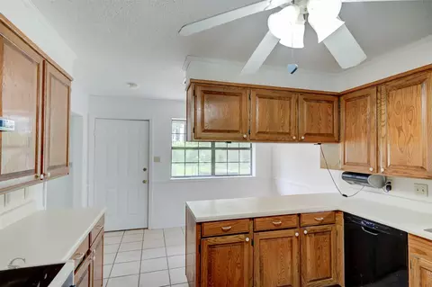 Kitchen - 220 E Cloverleaf Dr, Haughton, LA 71037 photo 4 of 4